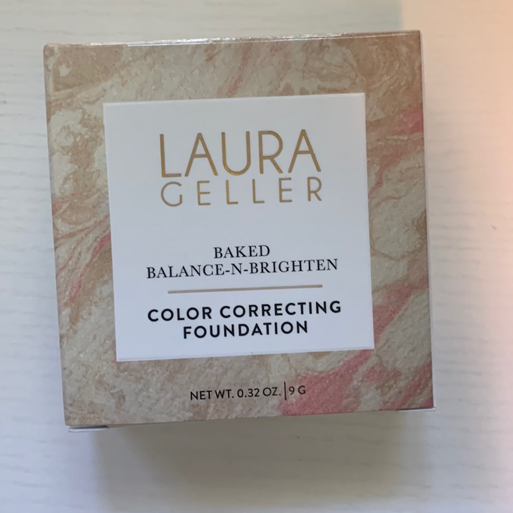 Laura Geller baked balance brighten color correcting foundation in porcelain